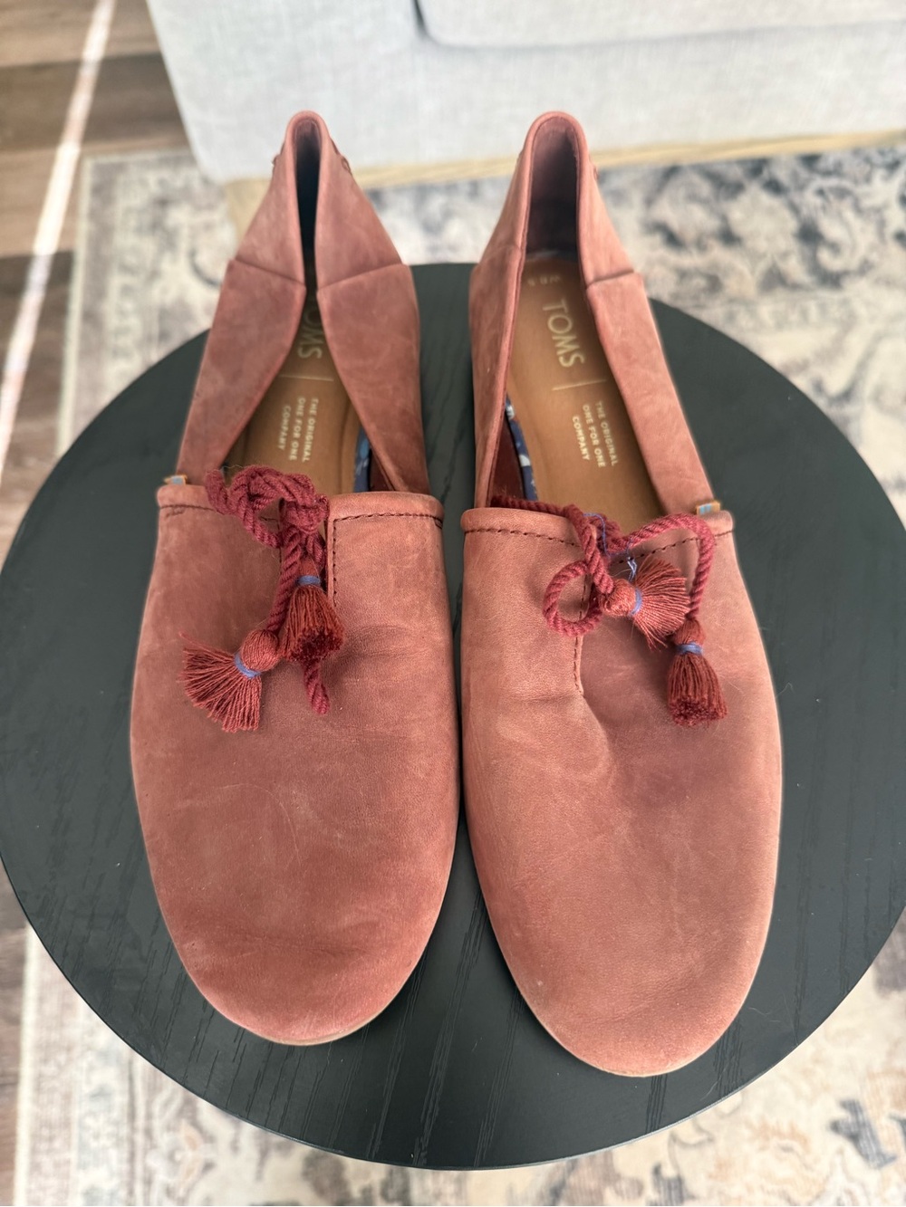 TOMS Women's Suede Tassel Moccasins in Rust SZ 8.5